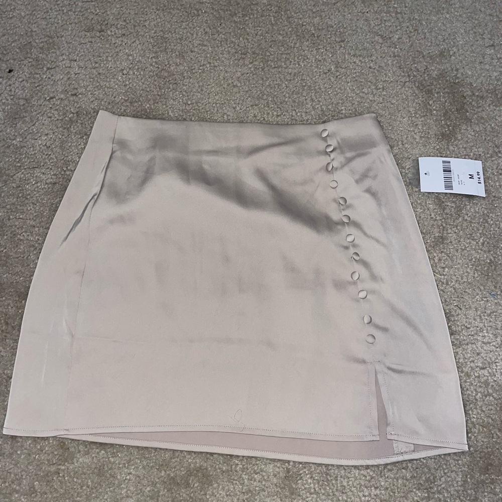 New with tags sill skirt